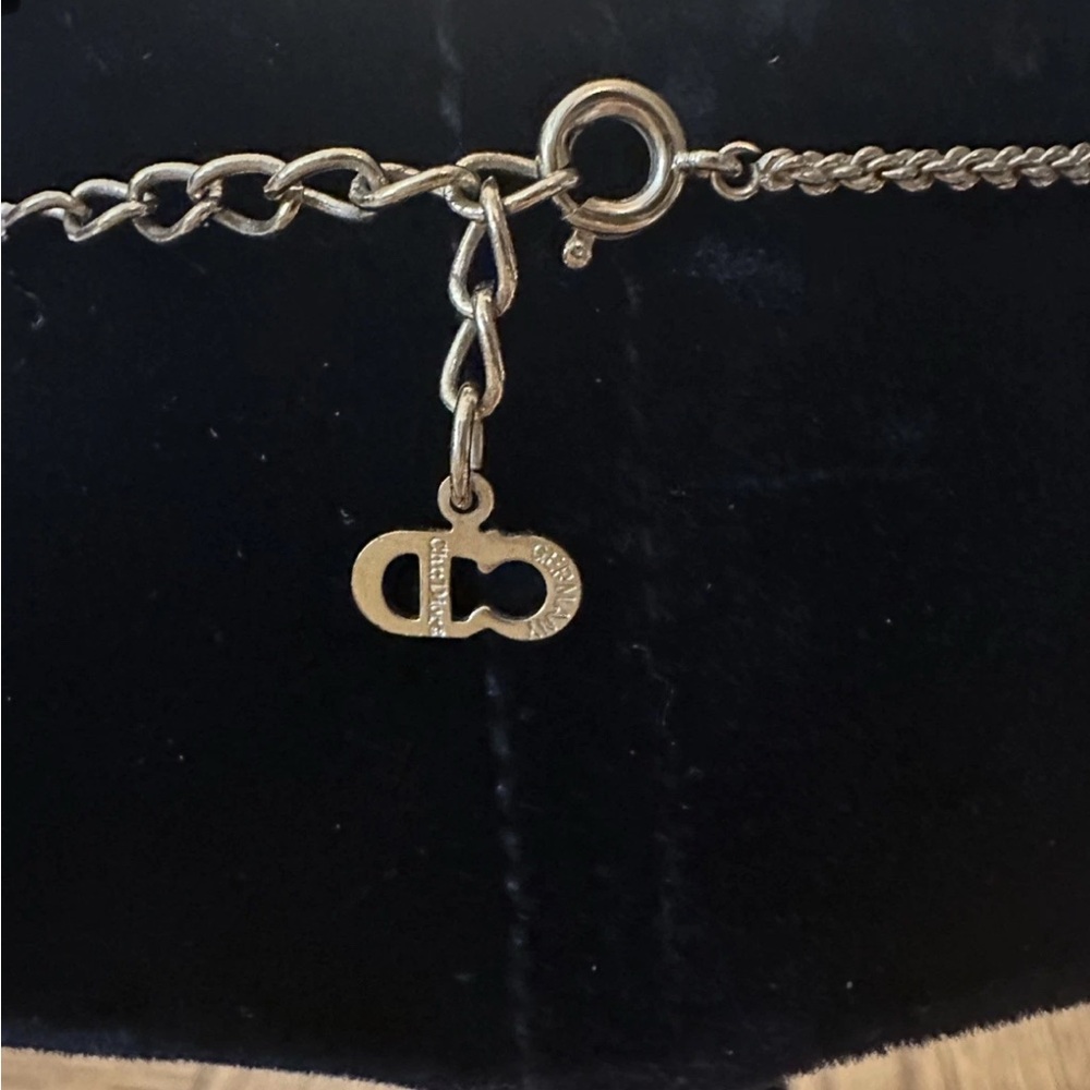 Christian Dior Logo Rhinestone
Heart Necklace Gold
Authenticated - Picture 2 of 5